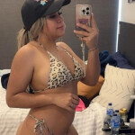 Ven a deleitarte en mis curvas preciosas