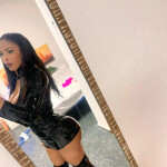 Colombiana cariñosa femenina y divertida