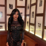 MELANIA EN MARBELLA LO MEJOR DE LOS DOS MUNDOS TODO CONMIGO AMOR VENTE PISO PRIVADO