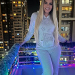 ISABEL NUEVA EN LA CIUDAD DE OLOT RUBIA EXÓTICA