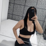 Chica delgada y recién llegada