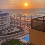 Lily - Hi I speak English .. hola soy una chica latina tengo 40 s soy rubia alta muy attractiva muy 