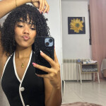 Morena jovencita recién llegada a la ciudad