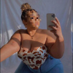 Y - Soy una gordita con curvas irresistibles Lista para hacerte sonreír suspirar y querer más... ¿te