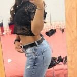 ENCANTADORA MUJER CON TACONES