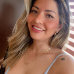 Sara hermosa mujer con curvas divinas