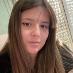 Chica joven de 20 - Hola soy hecha voz mirada y deseo Si te la idea de una conexión y sin filtros...