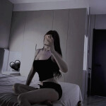 Chica asiática y extrovertida