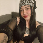 SARA NOVEDAD latina guapa y extrovertida