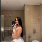 Morenita de ojos claro Pelinegra