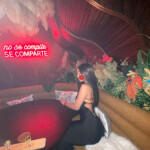 Chica adorable cerca de ti