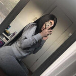 Pareja joven elegante y con experiencias por vivir.