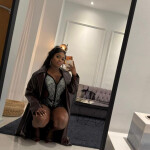 Mía - Soy mia 22 años colombiana y con un encanto que engancha . Me describen como elegante dulce y 