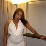 Latina cariñosa morena