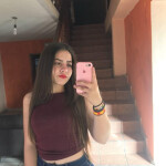 Joven delgada española nueva en la zona