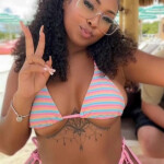 Recién llegada a la ciudad morena hermosa