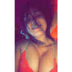 Una mujer atractiva abierta a vivir nuevas experiencias siempre me gusta conocer gente interesante en cada lugar