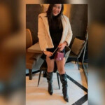 UNA MUJER SIMPÁTICA CARIÑOSA DIVERTIDA MUY DULCE