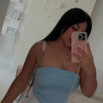 Hermosa peruanita de cabello negro hermosa figura