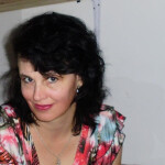 Señorita masajista profesional ofrece masaje
