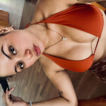 Latina - Bienvenido a un lugar donde dejan de ser secretos... donde cada mirada cada palabra y cada 