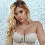 Sara la hermosa dama que te hará olvidar la rutina