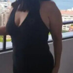 Morena con muchas curvas