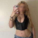 Rubia cariñosa Almazora deportista atiendo deportiva