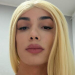 Jovencita trans recién llegada a Sagrada Familia