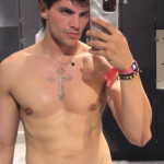 Latino joven muy atractivo y con cuerpo
