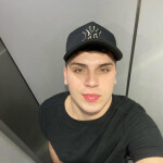 Hola me llamo Charly chico colombiano recién llegado soy novedad