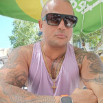 Latino musculado nuevo en la zona