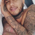 Joven Tatuado - Será un y un gustó atenderte soy un joven muy y Reservado recién llegado a la ciudad