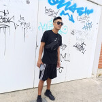 Joven latino nuevo en la ciudad