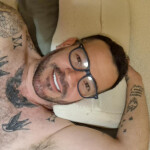 Colombiano con - Chico latino disponible para . Masajes relajantes con manos que te harán sentir el 
