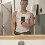 Stefano - Hola soy Stefano soy latino muy con buena charla varonil joven y dispuesto hacerte pasar u