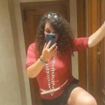 Paula - También videollamadas Disfruta de un buen masaje relajante por todo el cuerpo con aceite de 