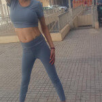 Por video cámara y streaptes y fotos por wats no tengo el móvil roto