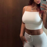 Recién llegada chica atractiva encantadora