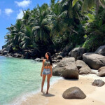 Gloria - I m a mix of elegance curiosity and quiet confidence. I enjoy exploring new dynamics readin