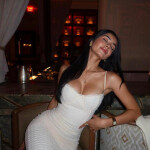 New brunette - Hey babe! I m new in town I m a ly happy person and love to live life I believe that 