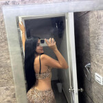 Isabela mujer encantadora con curvas muy