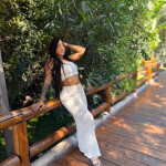 Nicole - Hola mis amores! Soy Nicole chica venezolana de 26 años soy una morena elegante y cariñosa.