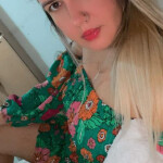 Paloma Bela con lindas curvas
