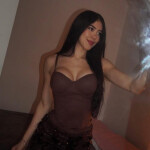 Emma - Hola mi nombre es Emma soy latina! Una jovencita muy cariñosa carismática y alegre me encanta