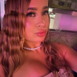 Helen una hermosa dama con una bella figura y cuerpo de diosa