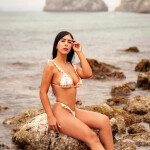 MARTINA RAGAZZA DI PASSAGIO SULLA TUA ISOLA
