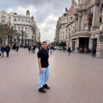 XANDER COLOMBIANO - Soy Xander una chico latino de 24 años muy divertido y carismático. Mido 1 70 y