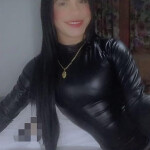 CHICA TRANS CON REGALO DETRO DE LAS PIERNA 22