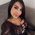 PERLA FERRER EXTROVERTIDA Y ELEGANTE